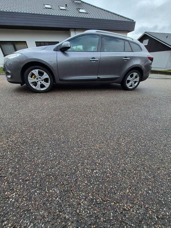 Gebraucht Renault Mégane III Dynamique 110 PS (80 kW) 2009 Grau Limousine