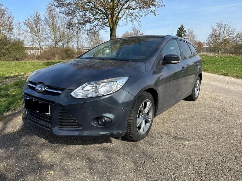 Gebraucht Ford Focus SYNC Edition 101 PS (74 kW) 2014 Blau Kombi