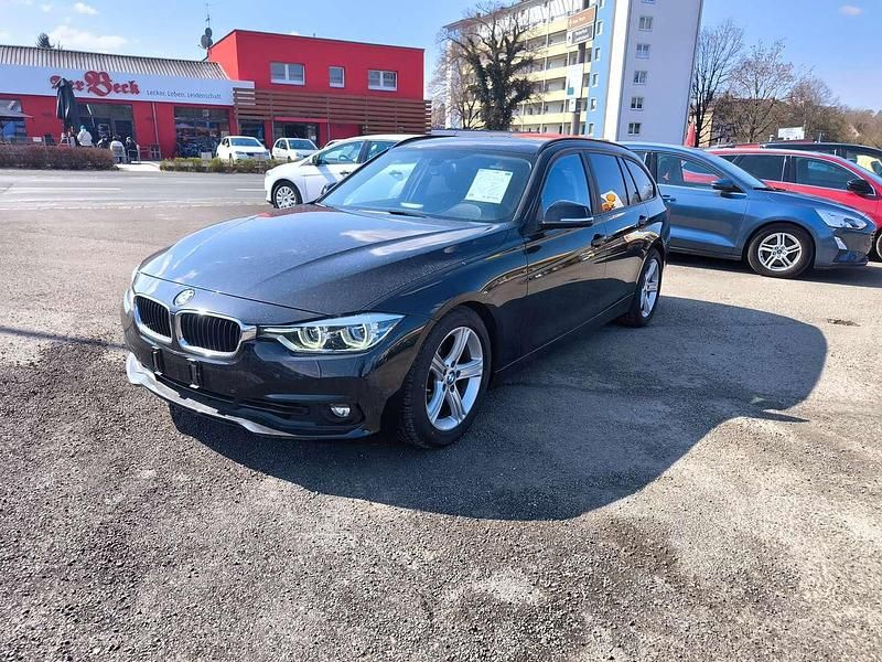 Gebraucht BMW 320 Advantage 184 PS (135 kW) 2019 Black sapphire metallic Kombi