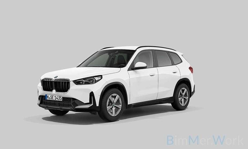 Alpinweiss iii Gebraucht 2022 BMW X1 Sport Line SUV | 31.699 € (Teuer) - Bild 1/3