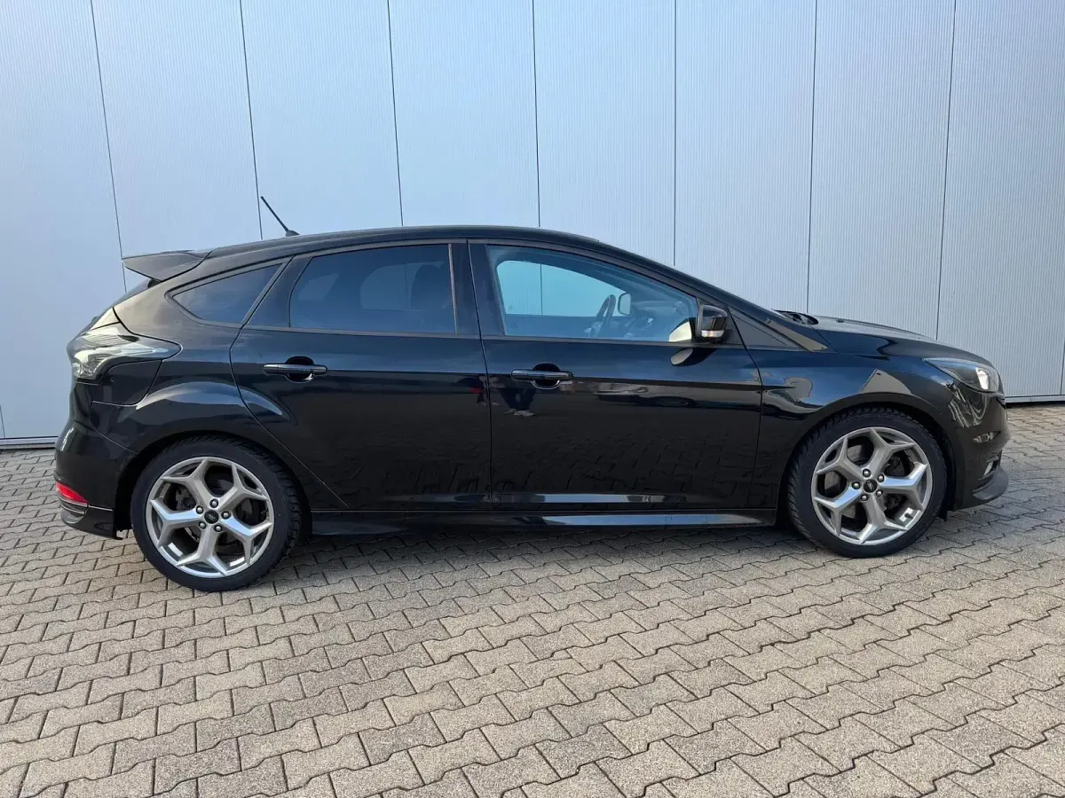 Gebraucht Ford Focus ST 185 PS (136 kW) 2017 Schwarz Limousine