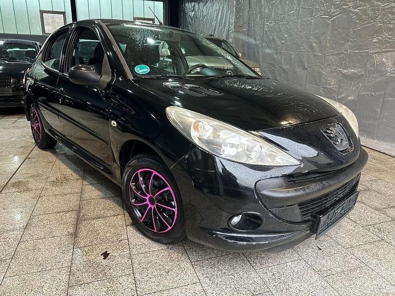 Gebraucht Peugeot 206 Basis 75 PS (55 kW) 2010 Schwarz Limousine