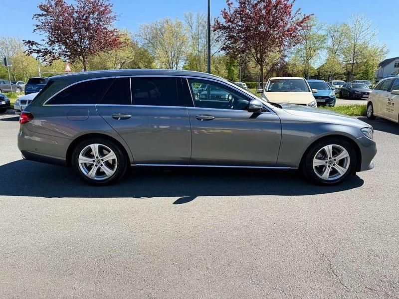 Używany Mercedes E220 Avantgarde 194 KM (142 kW) 2017 Szary Kombi