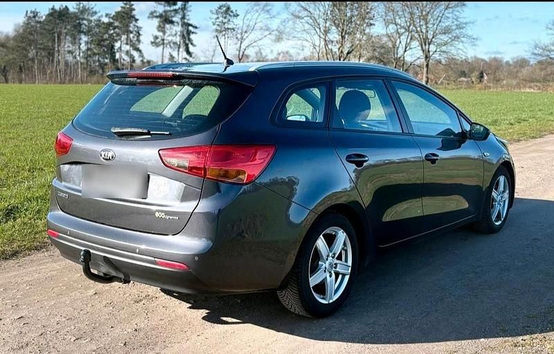 Gebraucht Kia Ceed 128 PS (94 kW) 2013 Grau Kleinwagen