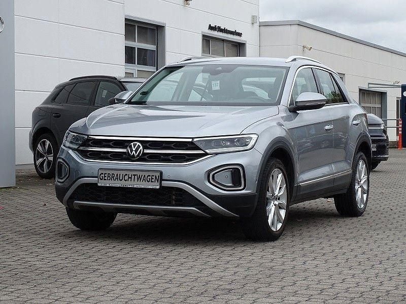 Silber Gebraucht 2023 VW T-Roc Style SUV | 26.390 € (Guter Preis) - Bild 1/4
