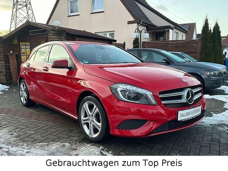 Rot Gebraucht 2015 Mercedes A180 Limousine | 9.990 € (Guter Preis) - Bild 1/4