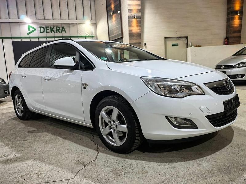 Gebraucht Opel Astra 140 PS (102 kW) 2012 Weiß Kombi