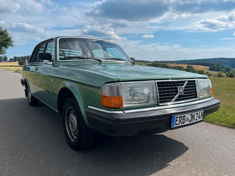 Grün Gebraucht 1982 Volvo 244 Limousine | 10.700 € - Bild 1/4