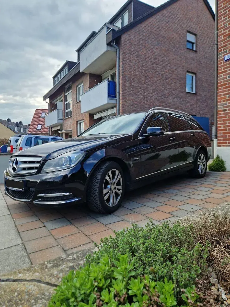 Gebraucht Mercedes C220 Avantgarde 170 PS (125 kW) 2012 Schwarz Limousine