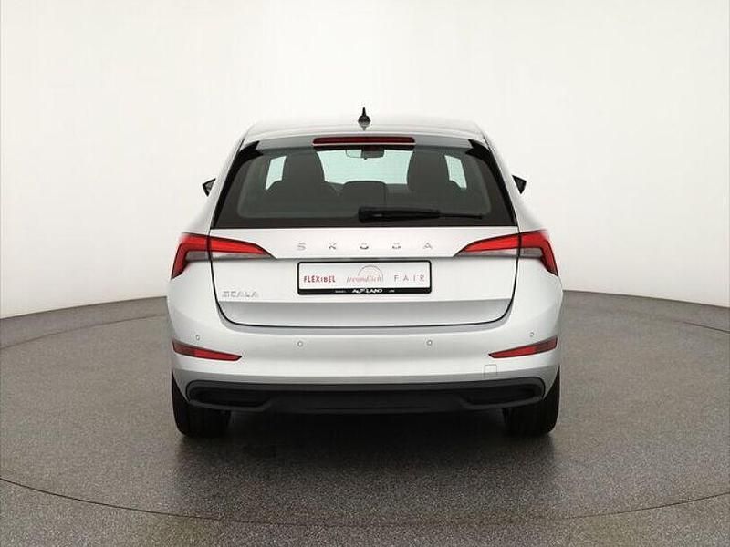 Gebraucht Skoda Scala 110 PS (80 kW) 2023 Silber Kleinwagen
