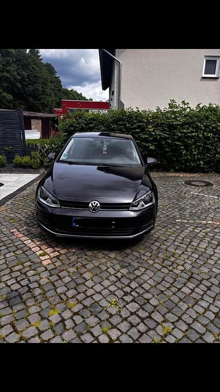 Grau Gebraucht 2015 VW Golf VII Kleinwagen | 7.500 € (Guter Preis) - Bild 1/4