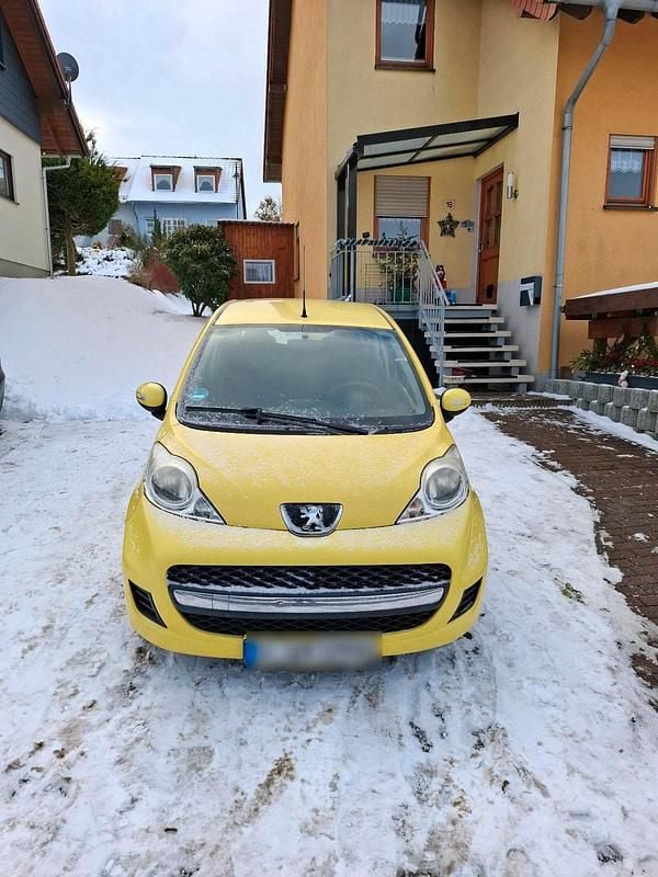 Gebraucht Peugeot 107 68 PS (50 kW) 2010 Gelb Kleinwagen