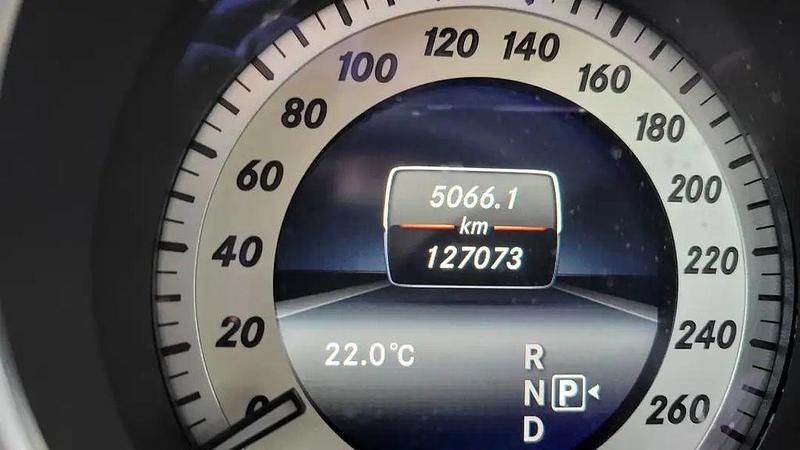 Gebraucht Mercedes E200 Elegance 184 PS (135 kW) 2014 Schwarz Limousine