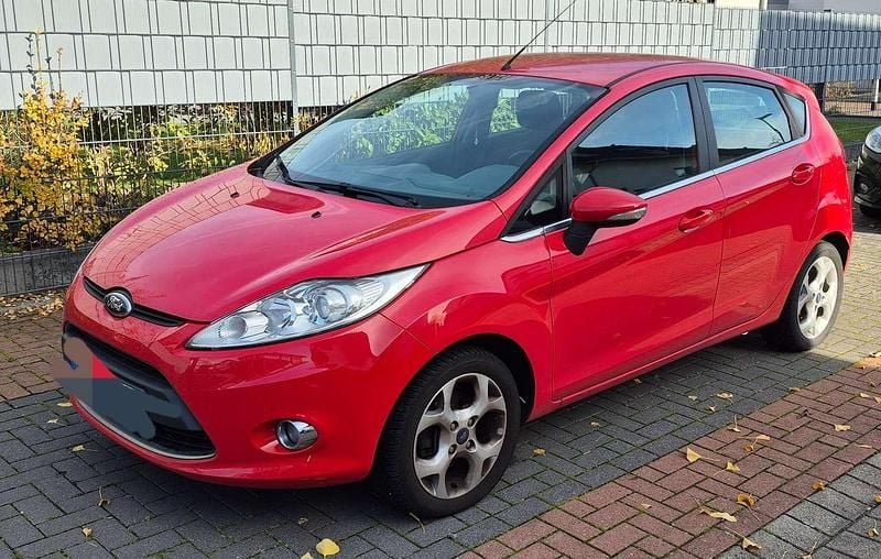 Gebraucht Ford Fiesta Trend 82 PS (60 kW) 2011 Rot Limousine