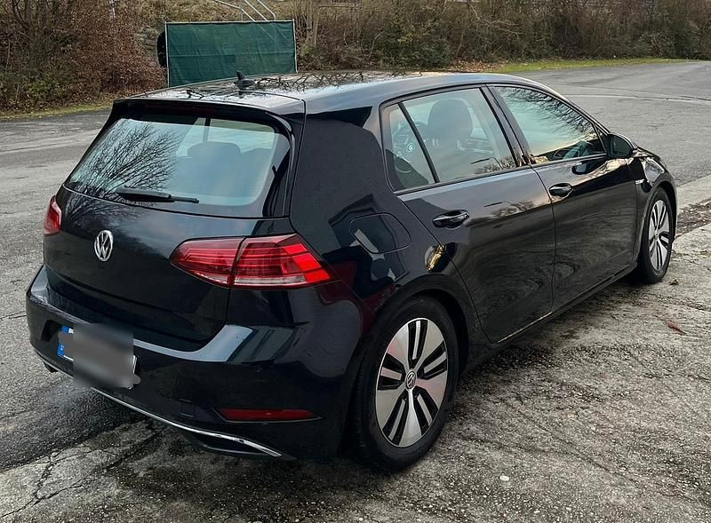Schwarz Gebraucht 2018 VW e-Golf Kleinwagen | 14.300 € (Etwas zu teuer) - Bild 1/4
