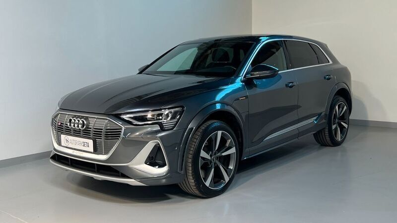 Grau Gebraucht 2022 Audi e-tron Sport SUV | 44.799 € (Superpreis) - Bild 1/4