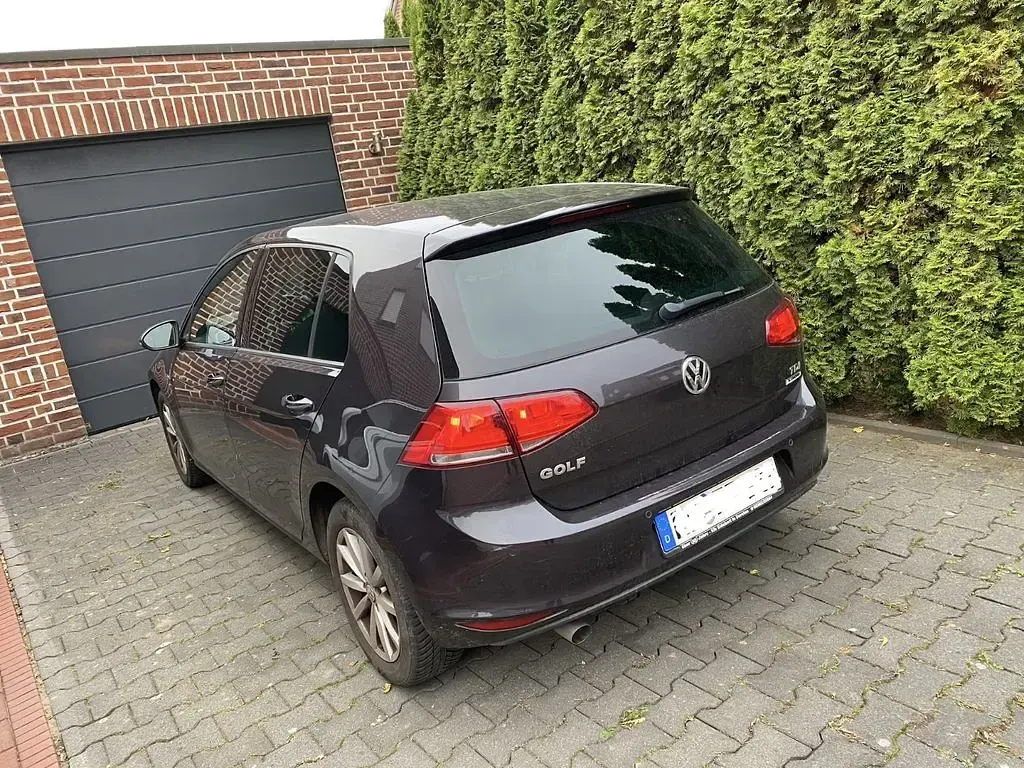 Gebraucht VW Golf VII LOUNGE 110 PS (80 kW) 2015 Schwarz Limousine