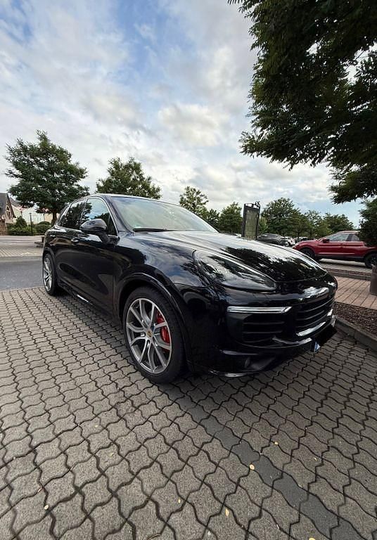 Schwarz Gebraucht 2016 Porsche Cayenne SUV | 43.900 € (Teuer) - Bild 1/4