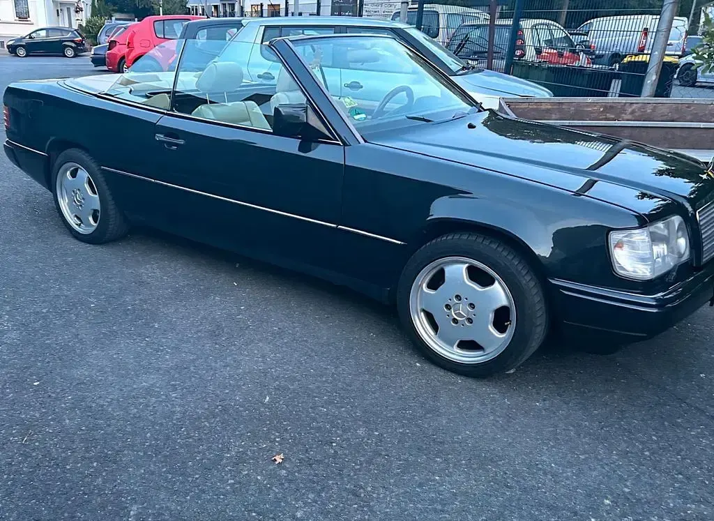 Gebraucht Mercedes 300 220 PS (161 kW) 1993 Schwarz Cabrio