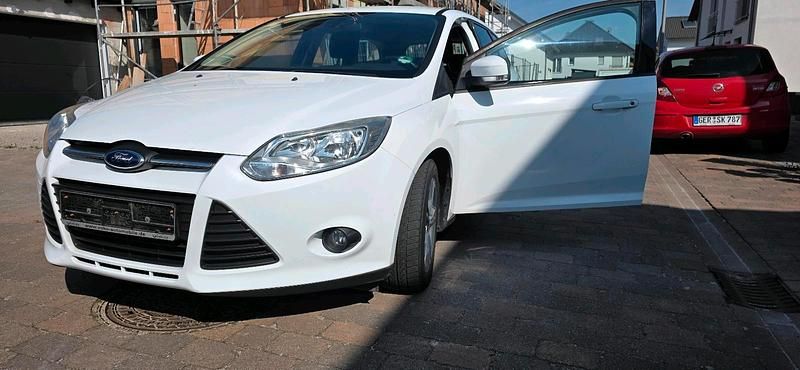 Usata Ford Focus 100 CV (73 kW) 2014 Bianco Station wagon