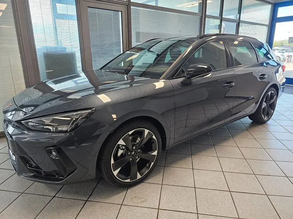 Neu Cupra Leon 150 PS (110 kW) 2025 Grau Limousine