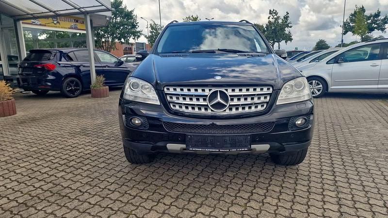 Gebraucht Mercedes ML320 224 PS (164 kW) 2008 Schwarz SUV