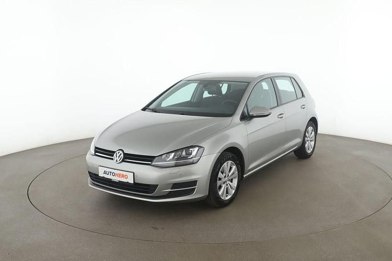 Grau Gebraucht 2016 VW Golf VII Comfortline Limousine | 14.420 € (Fairer Preis) - Bild 1/3