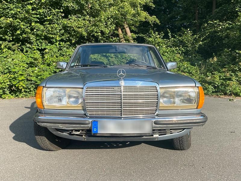Gebraucht Mercedes 200 109 PS (80 kW) 1981 Blau Limousine