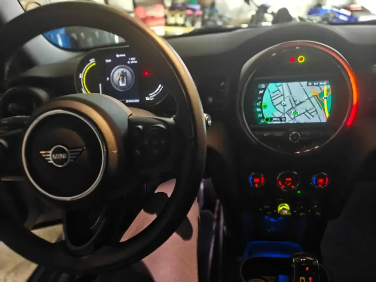 Gebraucht Mini Cooper SE 135 kW (184 PS) 2021 Weiß Kleinwagen