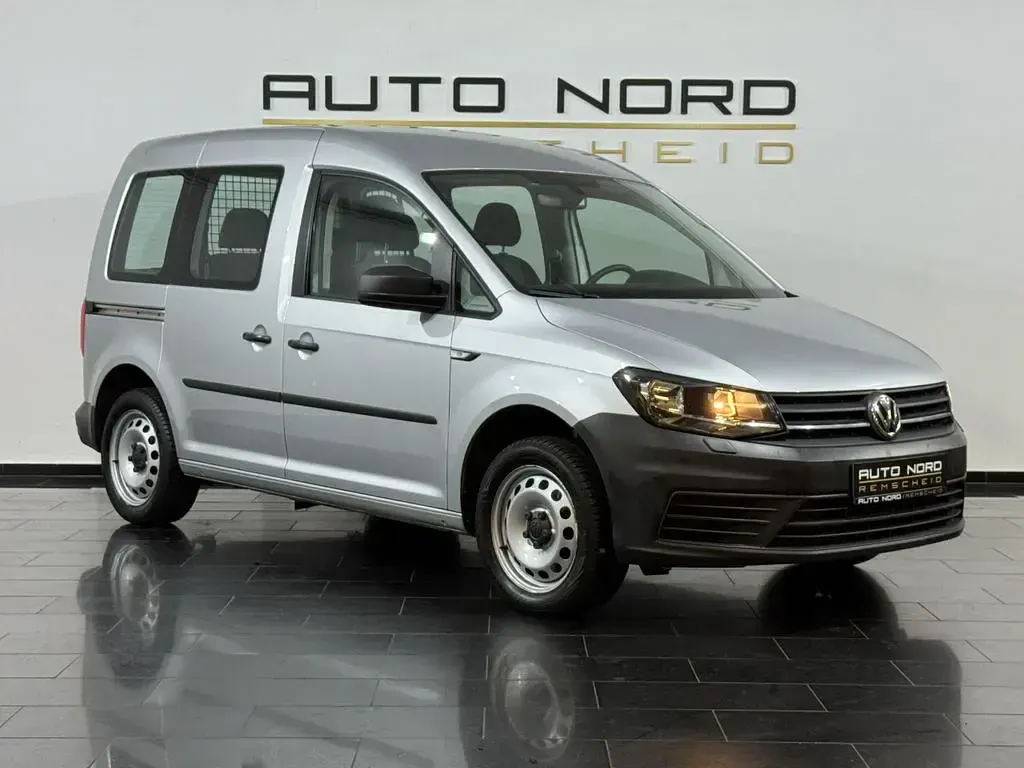 Usado VW Caddy 131 HP (96 kW) 2020 Prateado Monovolume