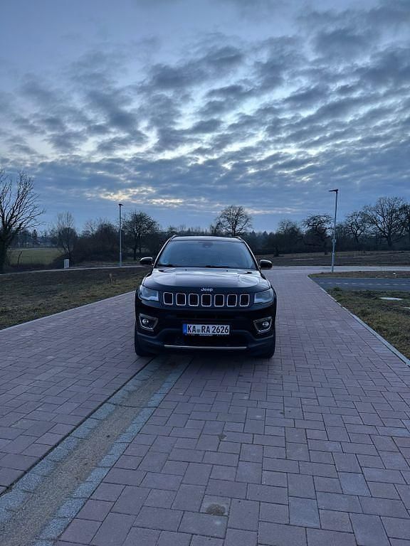 Gebraucht Jeep Compass Limited 170 PS (125 kW) 2019 Schwarz SUV