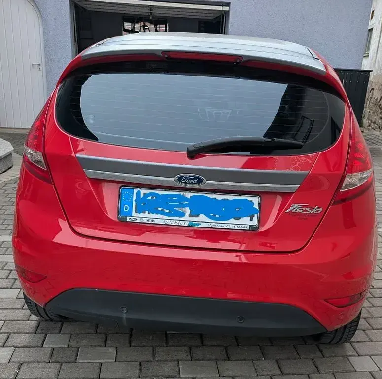Gebraucht Ford Fiesta Titanium 120 PS (88 kW) 2010 Rot Limousine