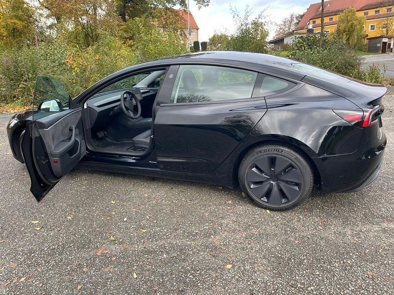 Schwarz Gebraucht 2024 Tesla Model 3 Limousine | 39.000 € (Superpreis) - Bild 1/4