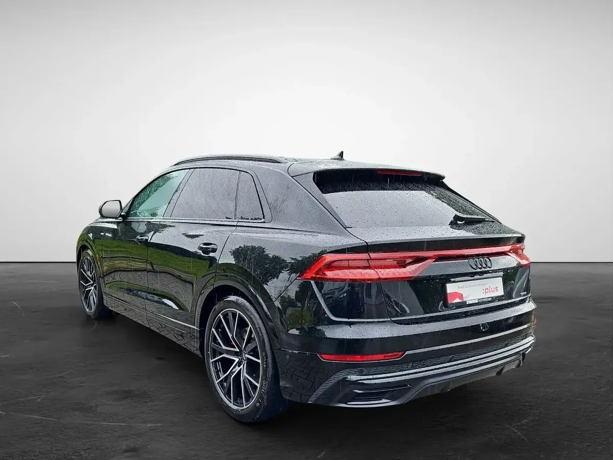 Gebraucht Audi Q8 S-Line 286 PS (210 kW) 2023 Schwarz (mythosschwarz metallic) SUV