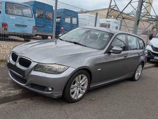 Grau Gebraucht 2011 BMW 320 Kombi | 4.300 € (Superpreis) - Bild 1/4