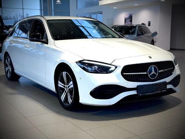 Gebraucht Mercedes C220 Avantgarde 200 PS (147 kW) 2022 Weiß Limousine