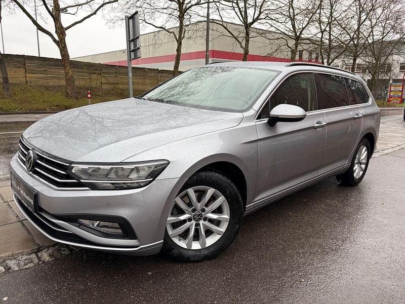 Gebraucht VW Passat 150 PS (110 kW) 2021 Silber Limousine