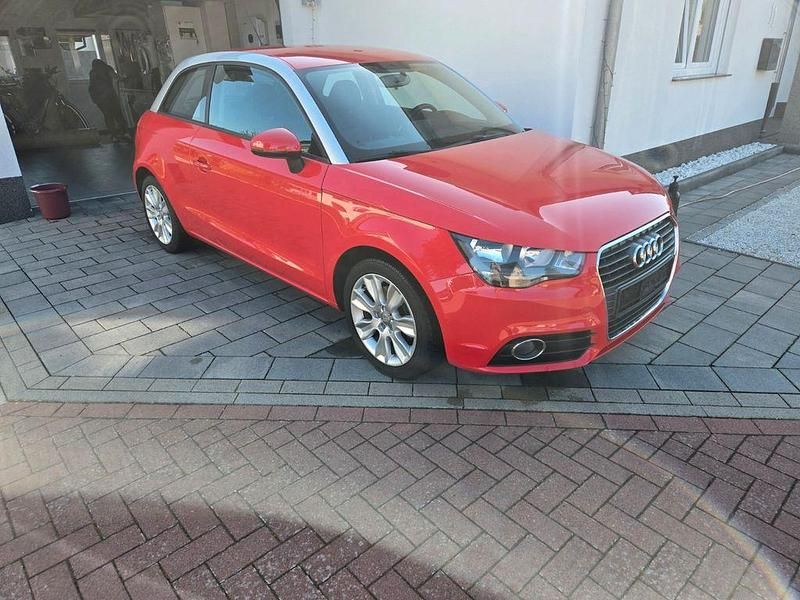 Używany Audi A1 Attraction 105 KM (77 kW) 2011 Czerwony Hatchback