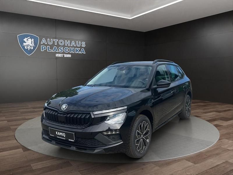 Graphitegrau metallic Neu 2025 Skoda Kamiq Tour SUV | 31.425 € - Bild 1/4
