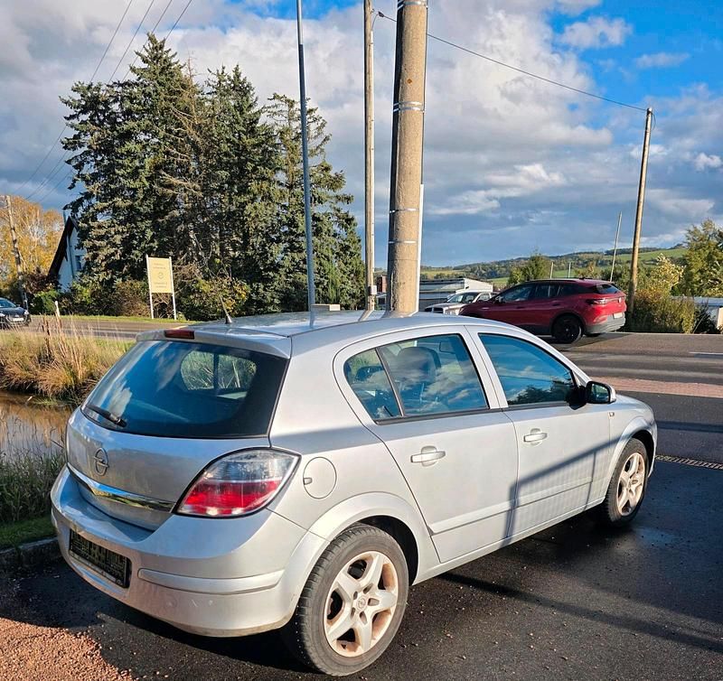 Gebraucht Opel Astra Edition 90 PS (66 kW) 2008 Grau Limousine