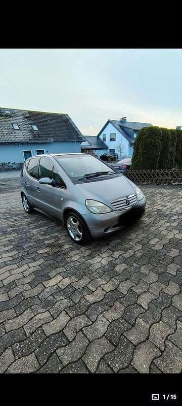Grau Gebraucht 2000 Mercedes A190 Elegance Limousine | 2.350 € (Fairer Preis) - Bild 1/4