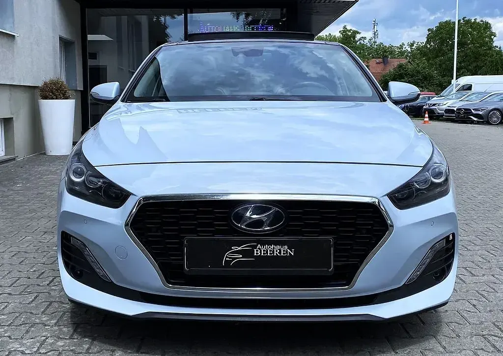 Gebraucht Hyundai i30 Style 140 PS (102 kW) 2019 Weiß Limousine