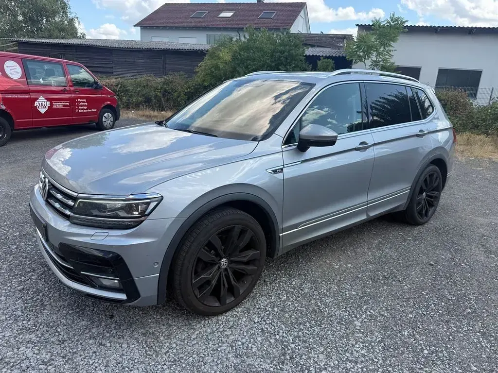 Gebraucht VW Tiguan Allspace Highline 239 PS (175 kW) 2020 Silber SUV