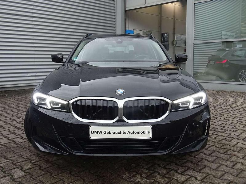 Gebraucht BMW 318 156 PS (114 kW) 2023 Schwarz uni Kombi