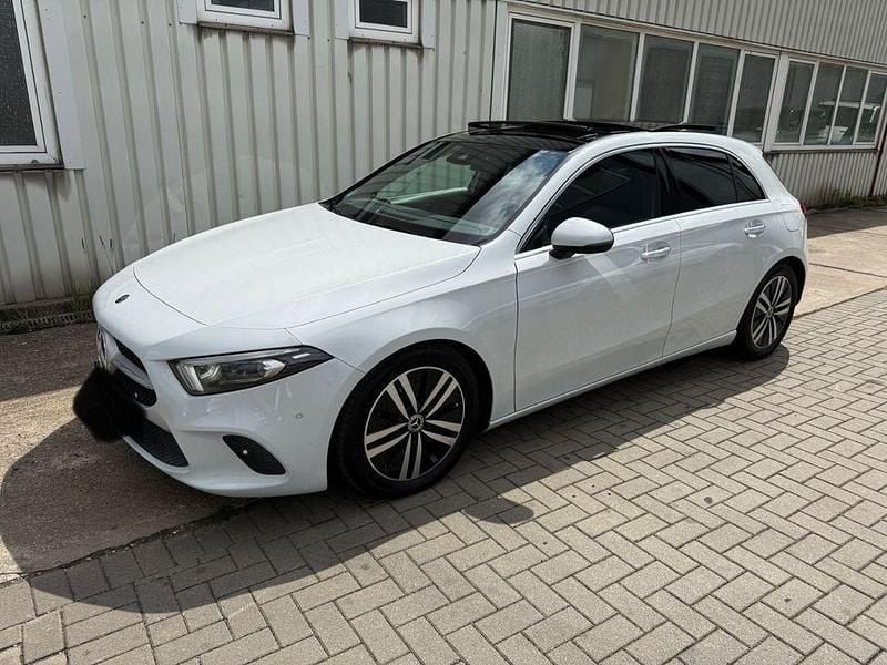 Weiß Gebraucht 2018 Mercedes A180 Limousine | 17.950 € (Fairer Preis) - Bild 1/4