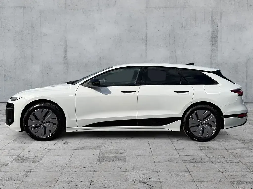 Begagnad Audi A6 e-tron S-Line 269 kW (367 HK) 2025 Vit Kombi