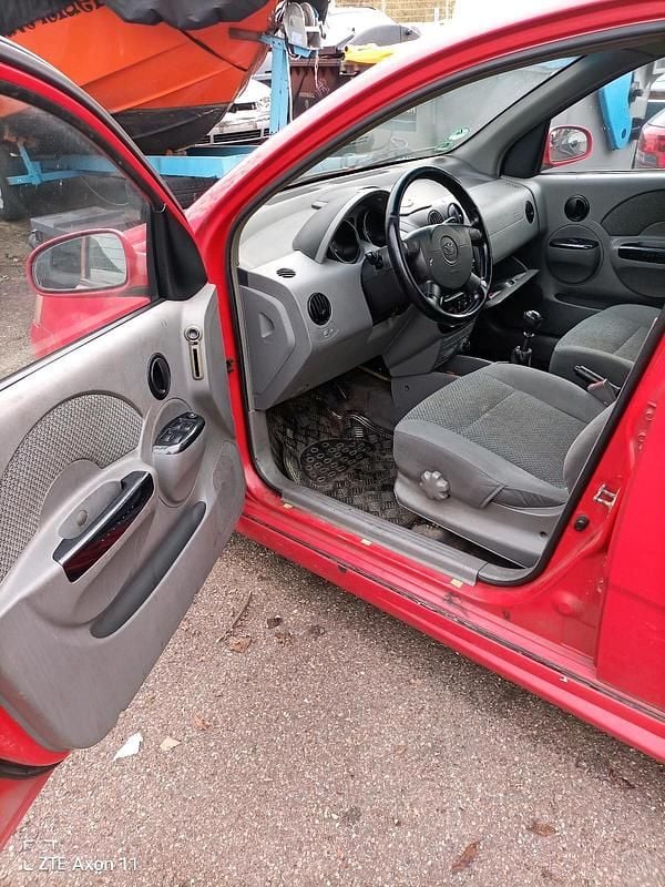 Rot Gebraucht 2003 Chevrolet Espero Limousine | 790 € - Bild 1/4