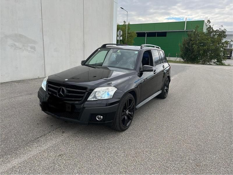 Schwarz Gebraucht 2009 Mercedes GLK320 AMG SUV | 6.500 € (Superpreis) - Bild 1/4