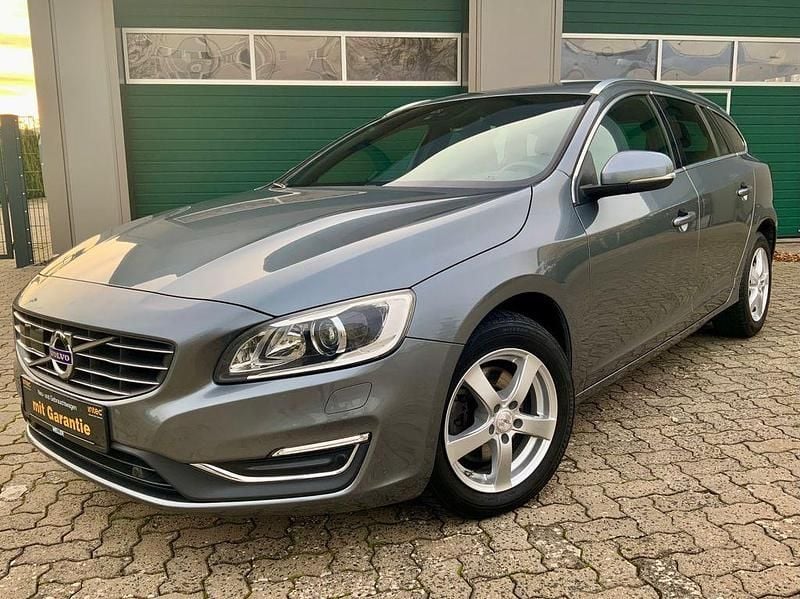 Grau Gebraucht 2017 Volvo V60 Summum Kombi | 17.990 € (Fairer Preis) - Bild 1/4
