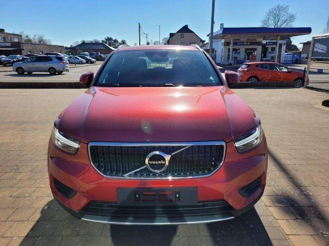 Rot Gebraucht 2019 Volvo XC40 Momentum SUV | 22.500 € - Bild 1/3